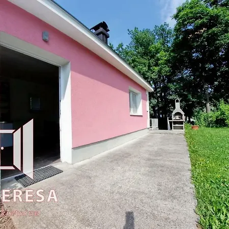 House By The River Βίλα