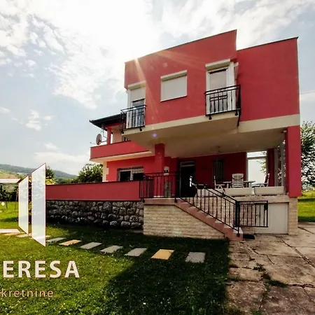 House By The River Βίλα