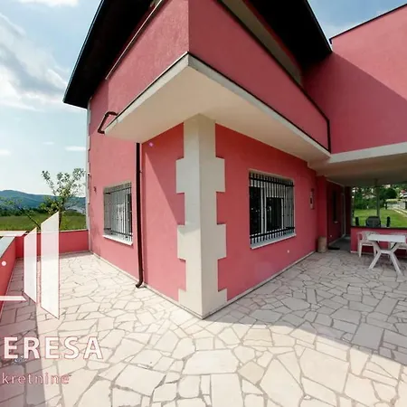 House By The River Βίλα