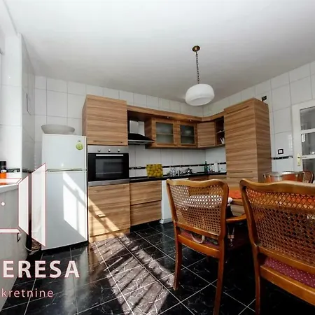 House By The River Βίλα *